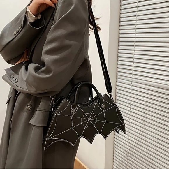 🆕 Punk Bat Shaped Handbag, Vintage Spider Web Crossbody - Whimsigoth - Picture 4 of 9